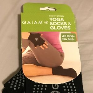 Gaiam Super Grippy Yoga Socks & Gloves